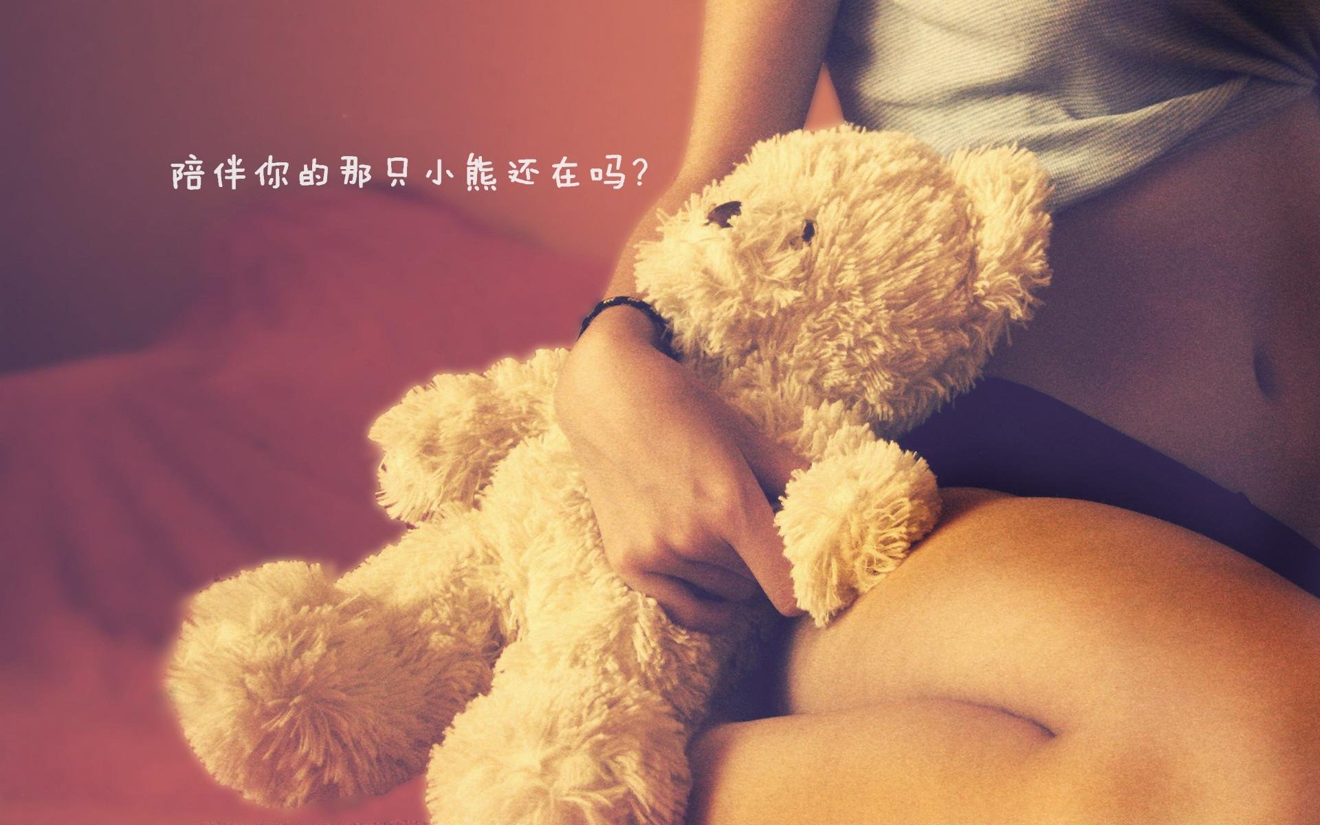 精彩比赛现场掀起热潮，球迷热情高涨，比赛现场精彩纷呈